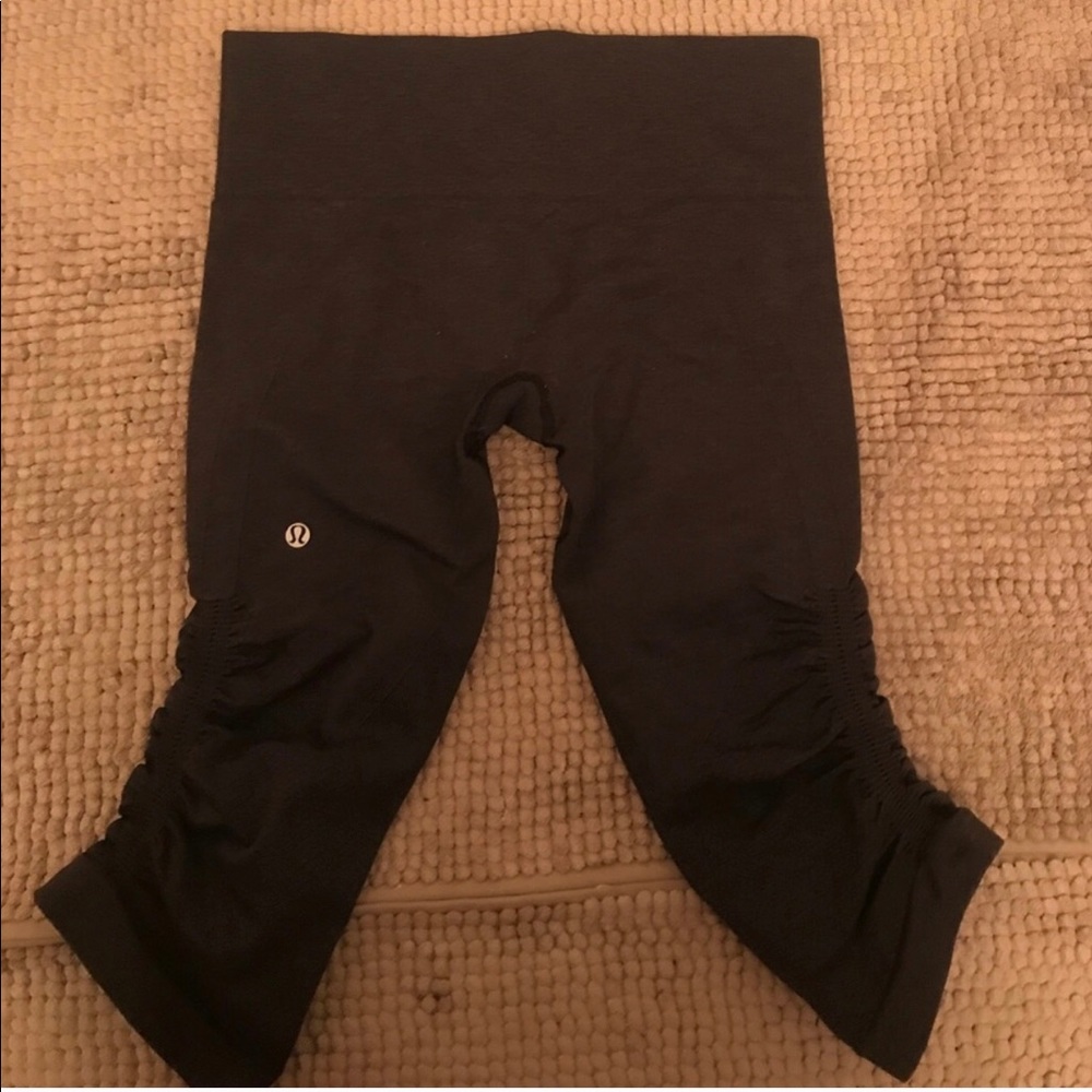 Lululemon crop pants size 6 black